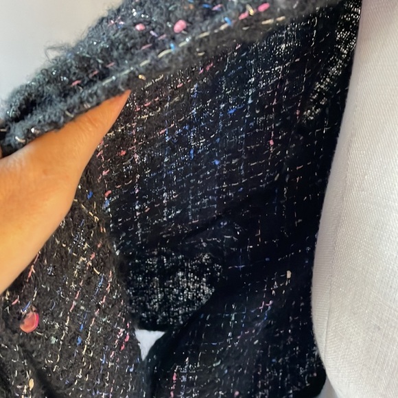 Cape / shawl sleeved ruffled longer length knit sweater has silver shine thread - Picture 8 of 12